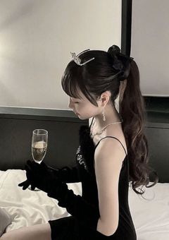 S i x T O N E S の 紅 一 点