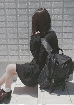 初めての彼氏は……