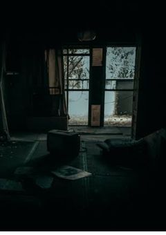 逃げても逃げても……