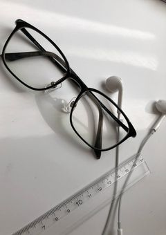 隣 の メ ガ ネ 男 子 は 危 険 人 物