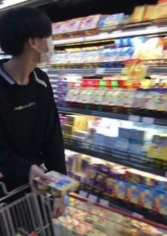 学 校 で 不 審 者 倒 し た ら 紅 一 点 に な り ま し た 