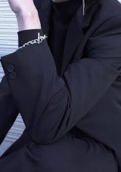 8 月 32 日 に 消 え た 君 。