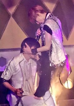 　俺らの　姫　、 夜になると　王　になるようで　。