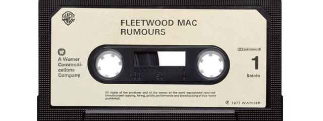 ソファに挟まった小銭さんの壁紙画像