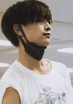 ク ズ で ど う し よ う も な い コ イ ツ と .  ア ホ で ど う し よ う も な い ア イ ツ .