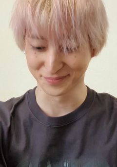  佐 久 間 の 妻 は 2 児 の 母 