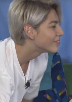   双  子  や  っ  て  ま  す  。  