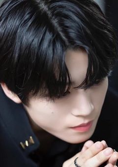 テ レ ビ の 中 の 人 達 の マ ネ .