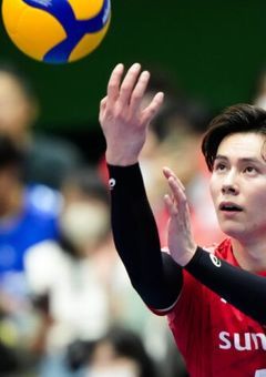 男耐性0マネージャー、インタビュー中に写っちゃいました .