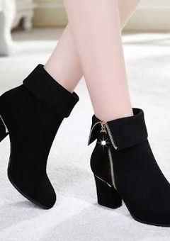 私達、歌い手グループの『れあふぁみ』です。