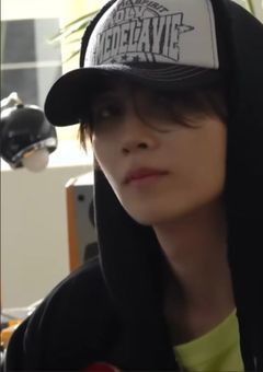 　0.1 % の 真 実 、99.9 % の 嘘 。　 