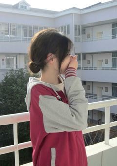 ク ラ ス で 人 気 者 の 貴 方