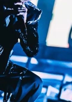 " 元 " メンバー 、伝説 の 歌い手 でした。