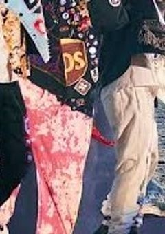 「あなた達...どちら様ですか？」