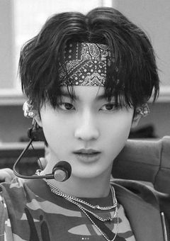 クラスの陰キャが自分の推しだった件！