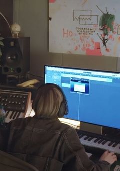 𝑺𝒕𝒂𝒓𝑪𝒍𝒖𝒔𝒕𝒆𝒓