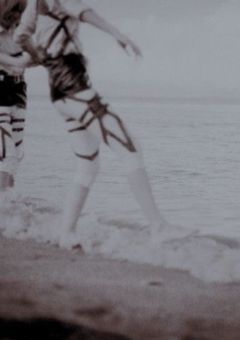 ね  ェ   、  ██      。     ？      