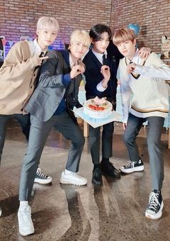 幼馴染共 . モテ期到来  ,