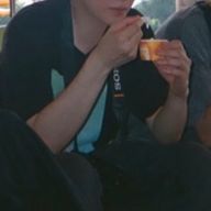  ︎︎なべ　５ᩚさんのアイコン画像