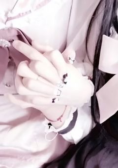 　ᶠʳⁱᵉⁿᵈ ᴮᵒˢʰᵘ 　.    ꒱‬