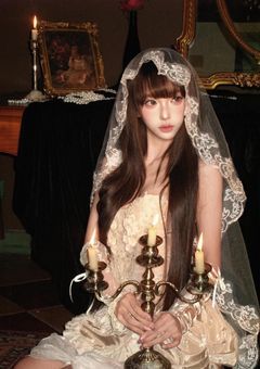 ベールを被った月