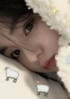 顔出ししちゃったストマネちゃん。