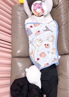 グッズ頼んだら推しがダンボールに入って届いた件