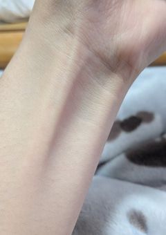 📷 ／ 手の写真を撮って資料にする部屋