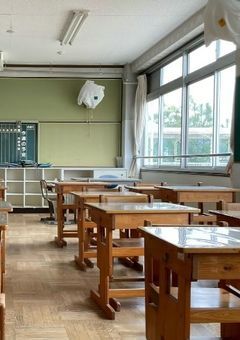 長袖のキミは何かを隠している。