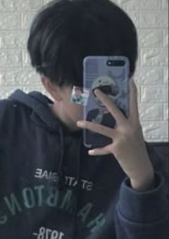 推しにドッキリで壁ドンされた件