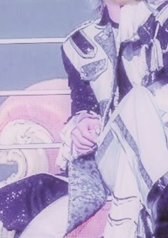 # . ♡ 何 方 さ ま 