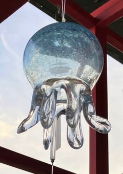 海面のくらげ