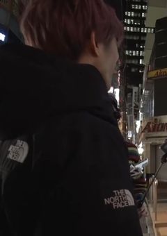 コンビニのかたすみで。