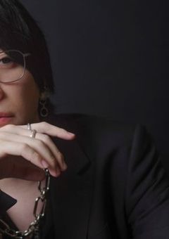 #   隣に住んでるの 、推しでした  