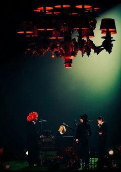 不思議な館の謎めく彼との出会い