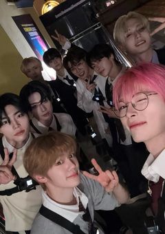 イケメン男9人と一緒に暮らすことになりました