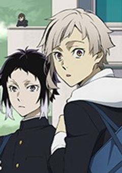 舞い散る桜の木の下で