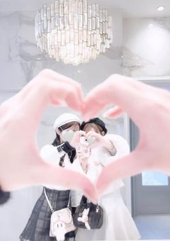 𝑹𝒆𝒂𝒄𝒉 𝒇𝒐𝒓 𝒇𝒓𝒊𝒆𝒏𝒅