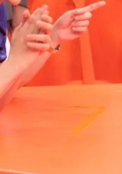 ピンチは　卍　。