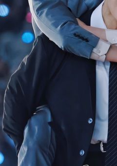        𝙛𝙖𝙡𝙡 𝙞𝙣 𝙡𝙤𝙫𝙚