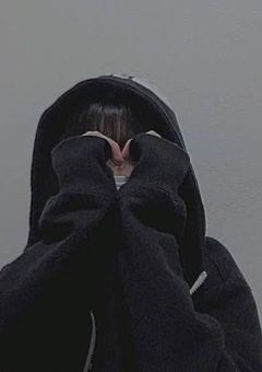 す と の 紅 一 点 .