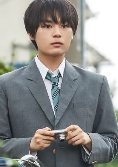 　修学旅行で仲良くないグループに入りました ．
