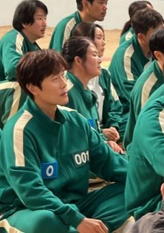 イ カ 学 園 に 入 学 し ま す 。