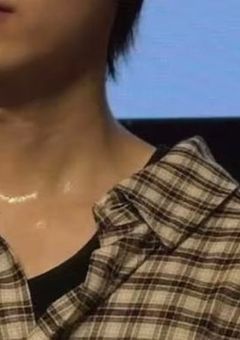 後 輩 が 空 き 教 室 で × × × × し て た 件 。