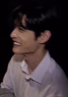 隣 の 席 のイケメン くん の 裏 の 顔 。