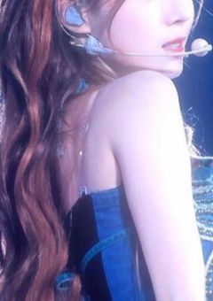 　　KーPOP 界 の 愛され ガール　.　　　