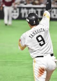 プロ野球界から爆モテされているとウワサの広報ちゃん