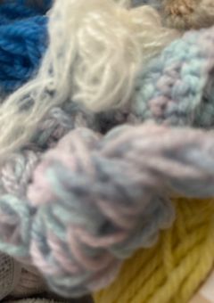 編み物初心者が練習しているところを見届けてもらうとこら