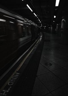 　　車　両　点　検　中　…　　