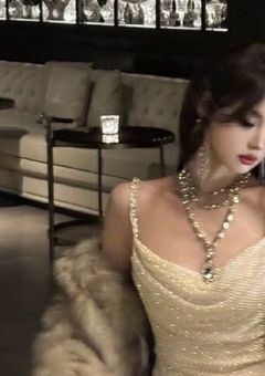 黒 服 は 元 No . 1 キ ャ バ 嬢